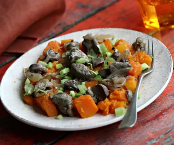 Hagymás pulykamáj sütőtökkel  recept