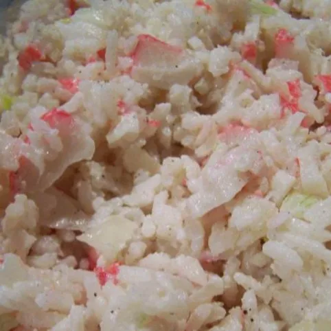 Surimis-rizses saláta recept