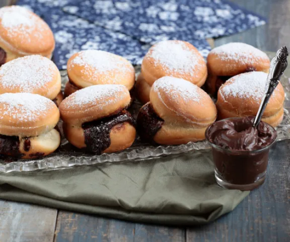 Csokis mogyorókrémmel töltött kemencés fánk recept