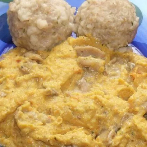 Medvehagymás vadasmártás nyúlcombbal és zsemlegombóccal recept