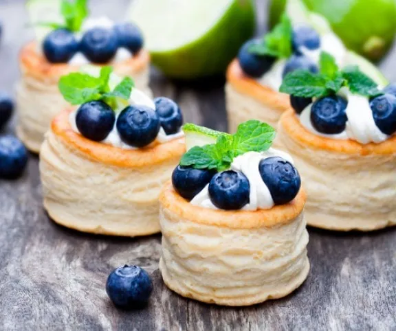 Áfonyás-vaníliakrémes kosárka recept