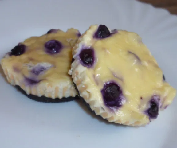 Áfonyás-oreós mini sajttorta recept