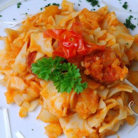 Krumplis tészta kolbásszal recept