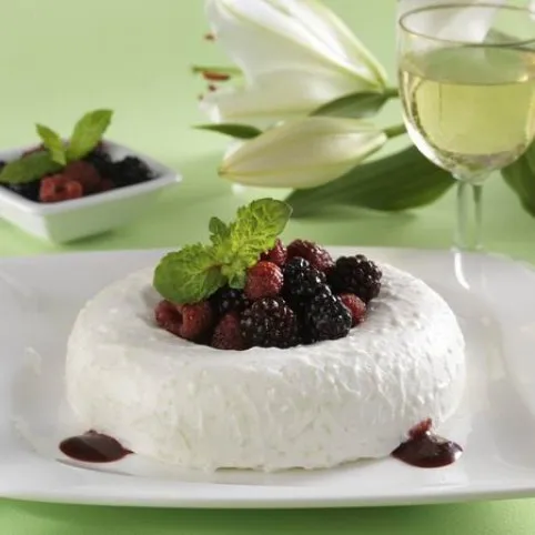 Tejberizs-koszorú bogyós gyümölcsökkel recept