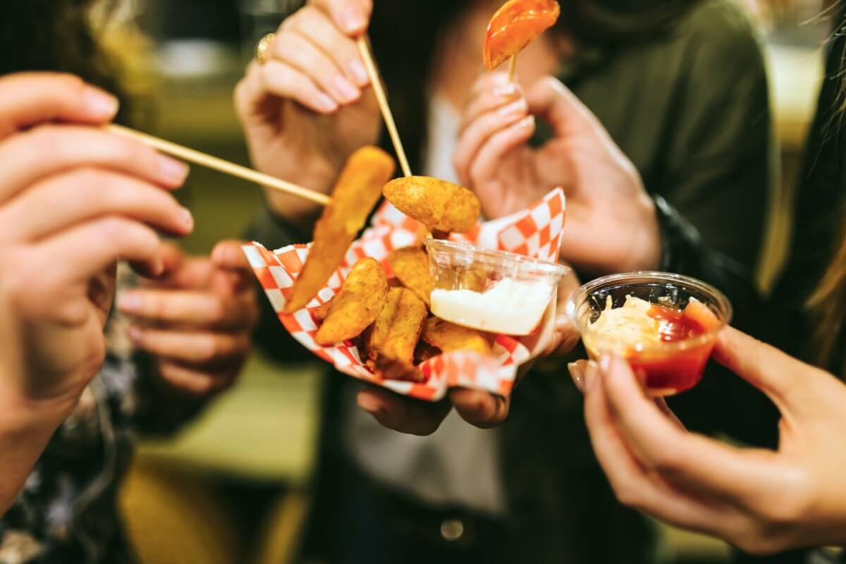 Jó tudni, hogy mit eszünk a street foodoknál  / Fotó: Shutterstock