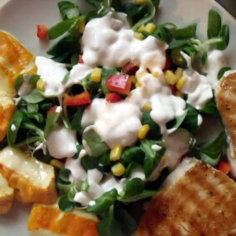 Grillezett vajhal és camembert madársalátával recept