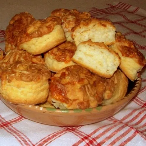 Villámgyors sajtos-tejfölös pogácsa recept