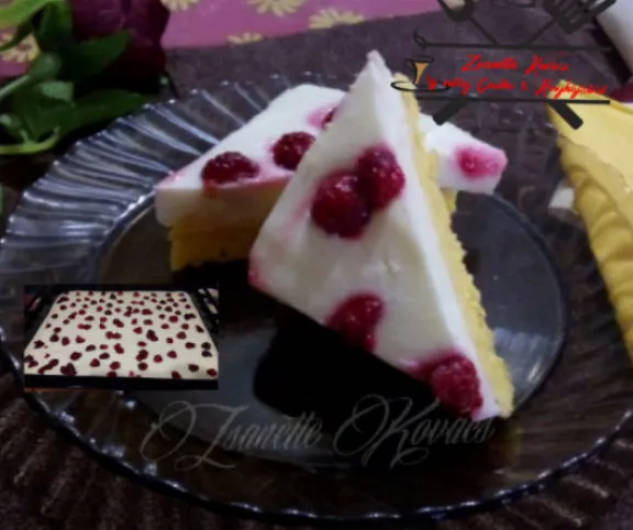 Málnás-vaníliás Panna szelet Zsanette Konyhájából  recept