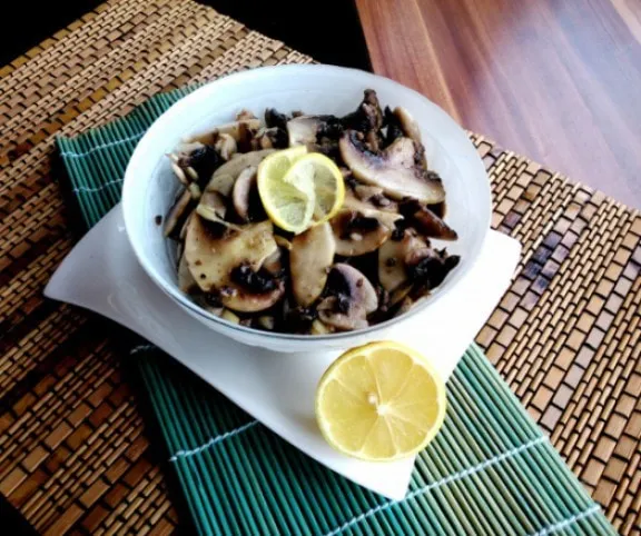 Citromos-olívás nyers gombasaláta recept