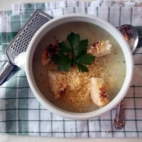 Fehérboros fokhagymakrémleves reszelt sajttal recept