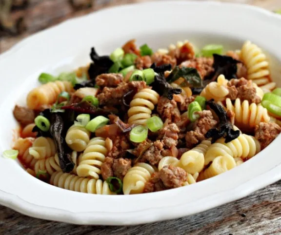 Paradicsomos-gombás pulykás tészta  recept