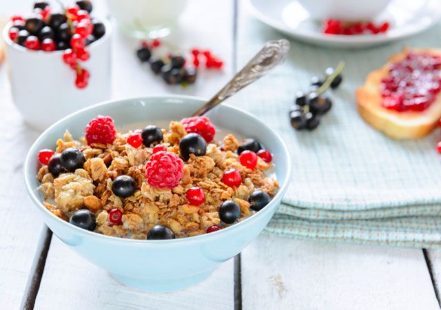 Joghurt, zabpehely és friss gyümölcs