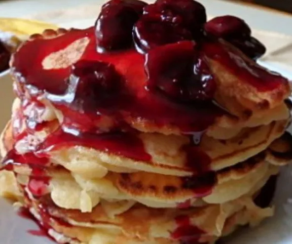 Amerikai palacsinta ötfűszeres meggyraguval recept