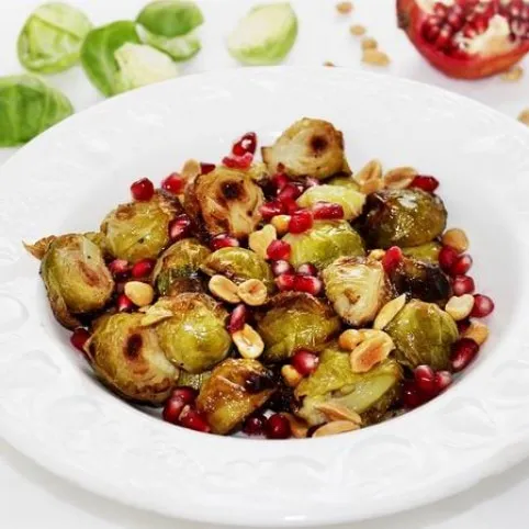 Mogyorós kelbimbósaláta gránátalmával recept