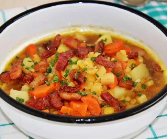 Egyszerű zöldséges sárgaborsóleves recept