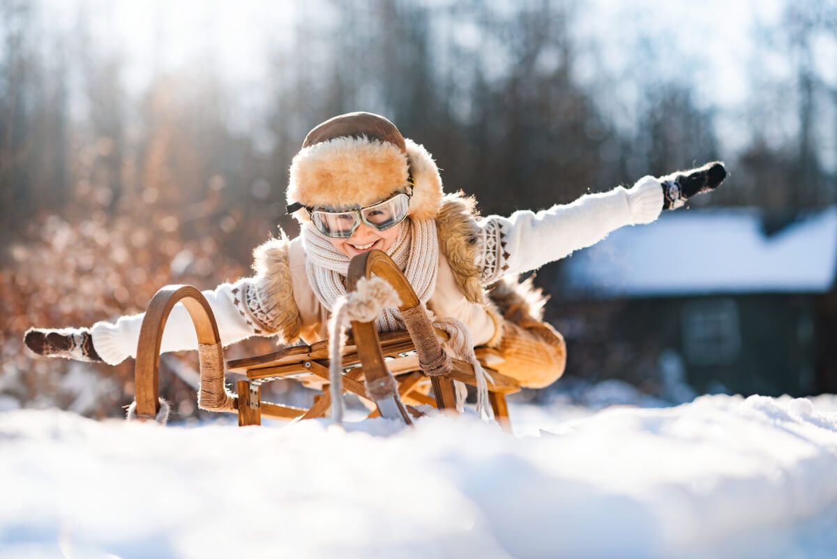 Szánkózással úgy égethetünk el jó néhány kalóriát, hogy közben remekül szórakozunk (Fotó: Shutterstock)