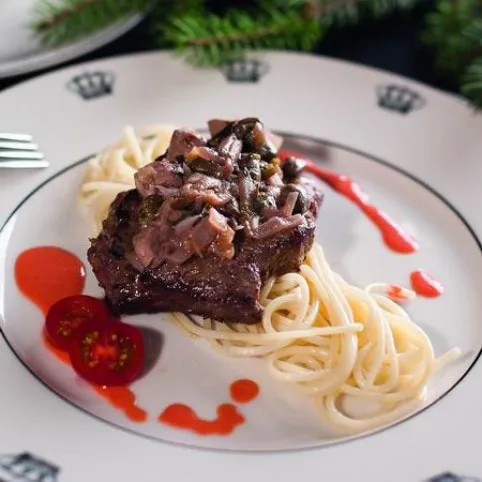 Pácolt rostélyos pikáns csirkemájraguval recept