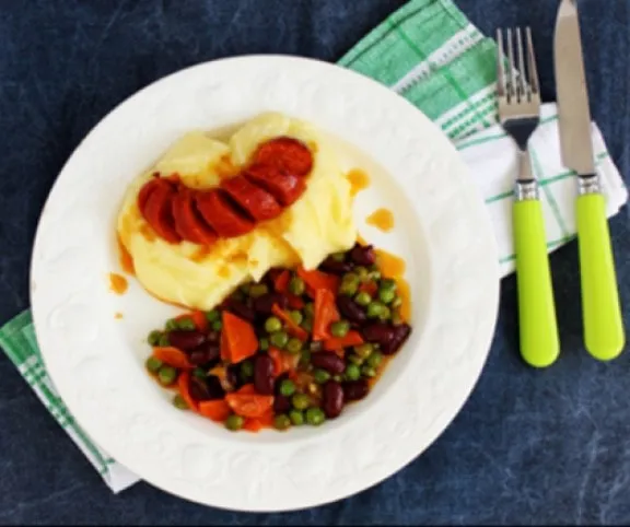 Babos-zöldséges ragu kolbásszal recept