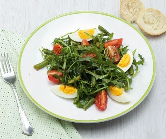 Zöldbabos rukkolasaláta recept