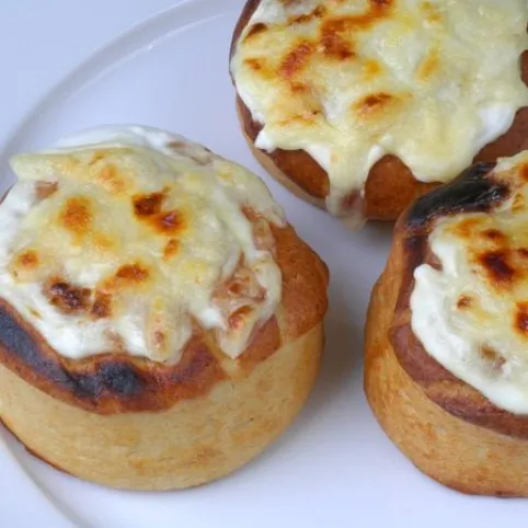 Sajtsapkás túrós pogácsa recept