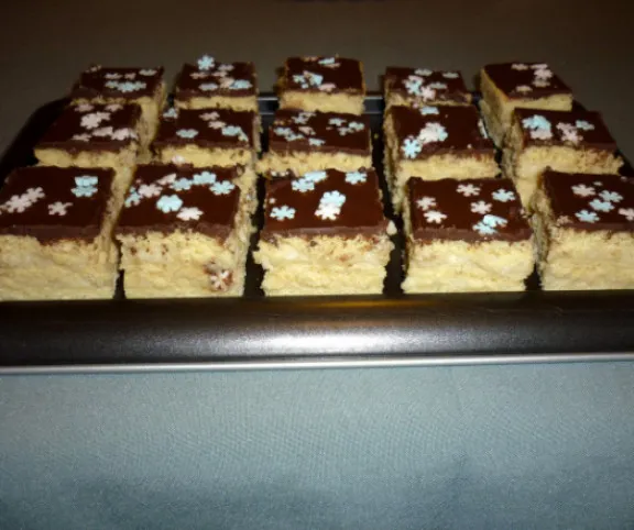 Tejbegrízes krémmel töltött mézes recept