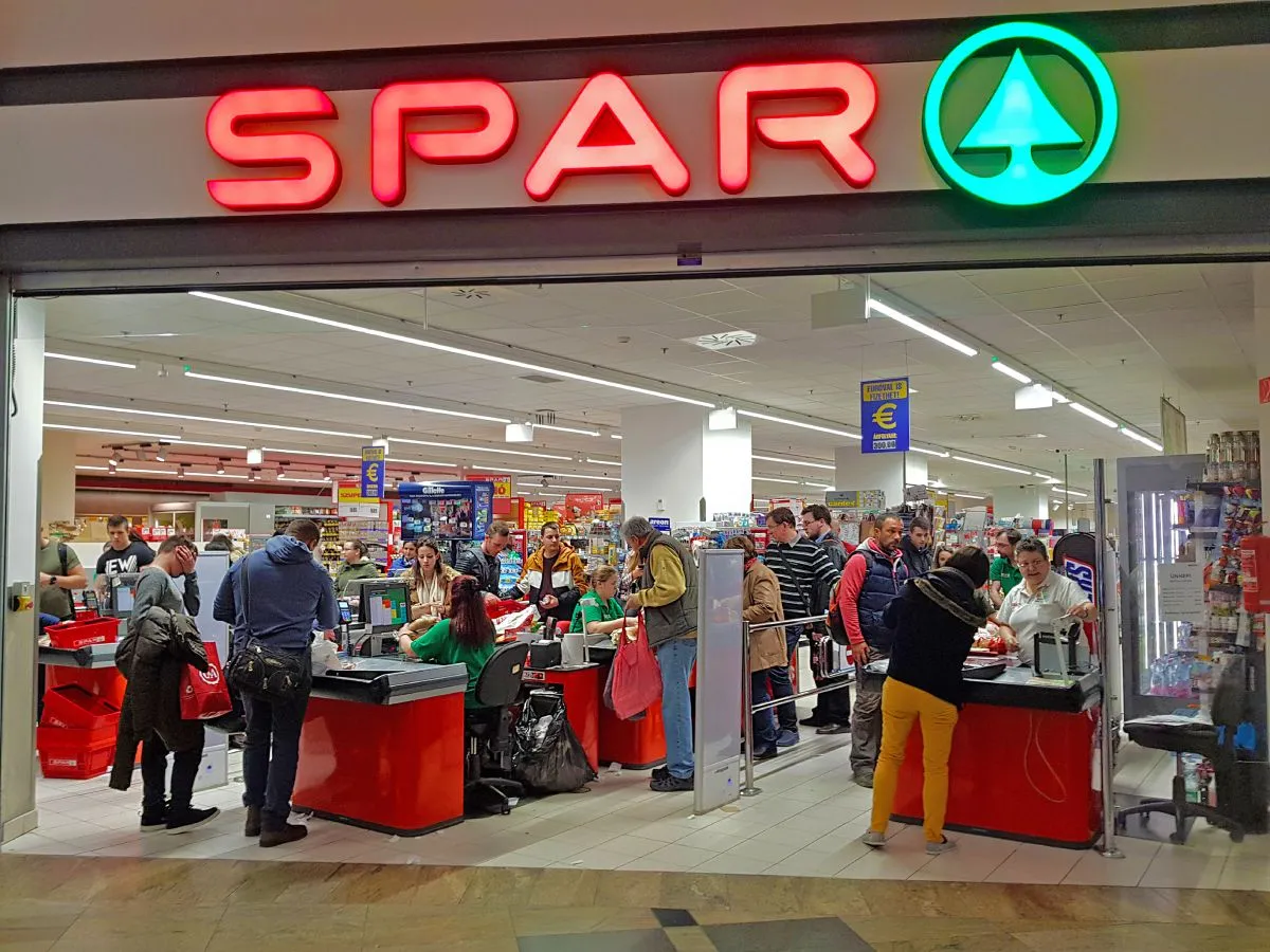 A második akciós héten a SPAR 1100–1200 terméket áraz le / Fotó: Shutterstock