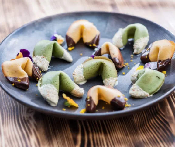 Ide süss! Erika matcha teás és narancsos szerencsesütijei  recept