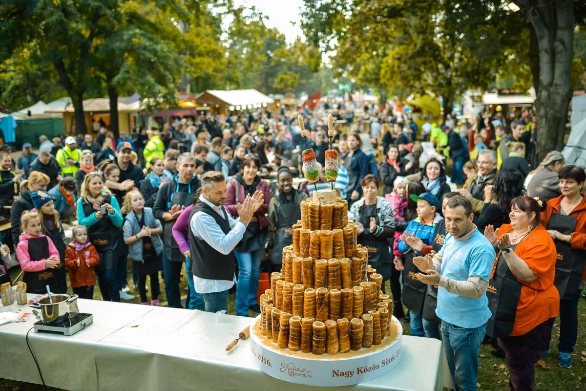 Íme a hatemeletes kürtőskalácstorta