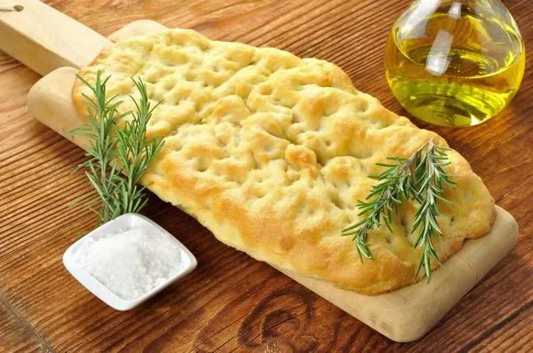 A focaccia hagyományos fűszere a friss rozmaring