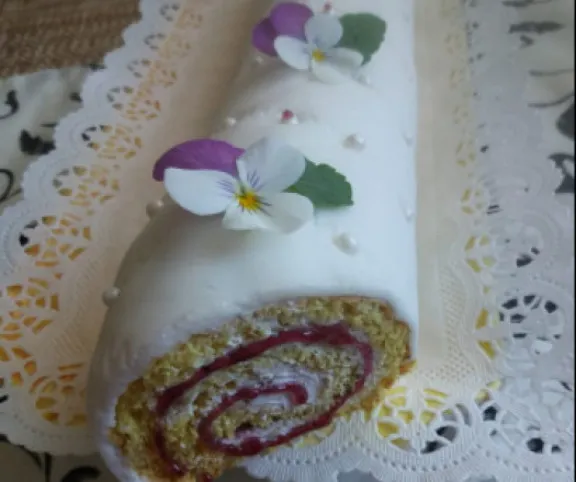 Marcipános áfonyás piskótarolád recept