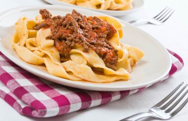 Pappardelle bolognai raguval