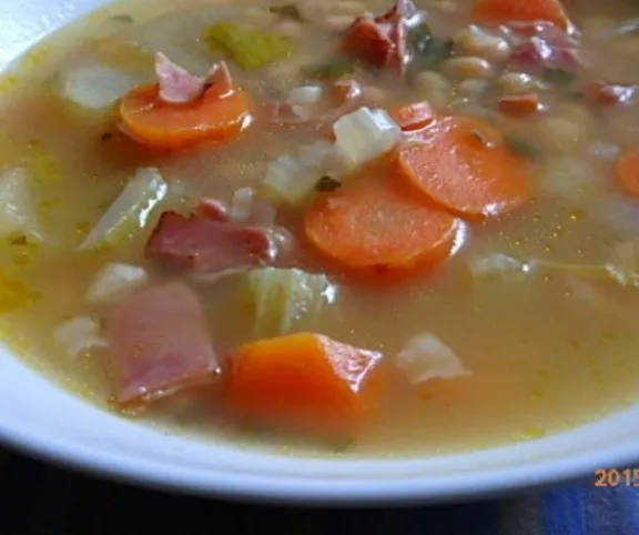 Toszkán fehérbab-leves prosciuttóval recept