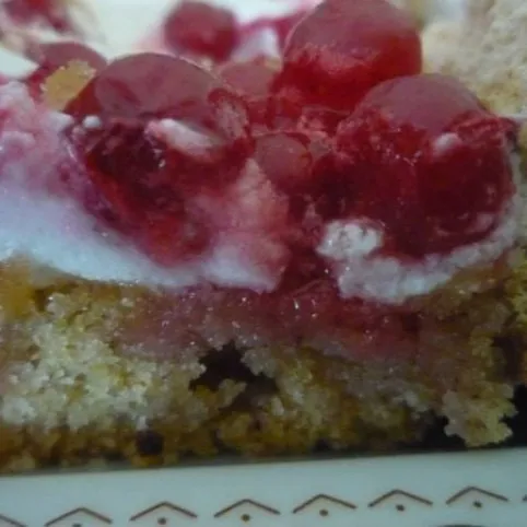 Pofonegyszerű ribiszkés süti recept
