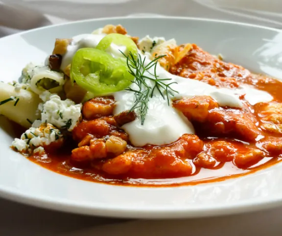 Harcsapaprikás túrós csuszával tálalva recept