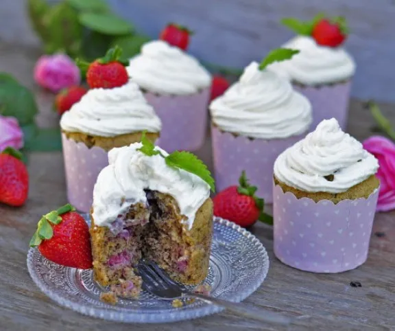 Mogyorós-epres cupcake recept