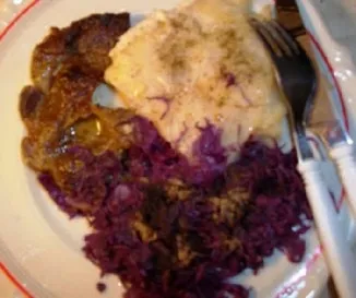 Sült hús vörösboros párolt káposztával recept