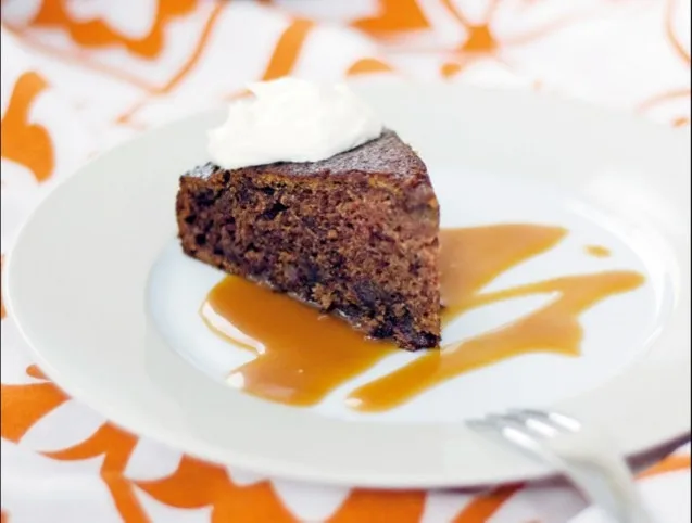 Sült datolyapuding karamellöntettel recept