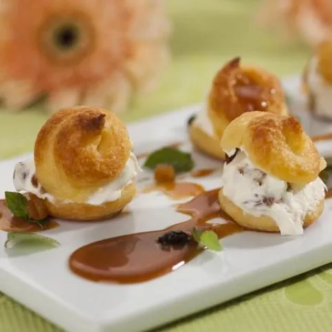 Mini fánk túróhabbal és tejkaramellel recept
