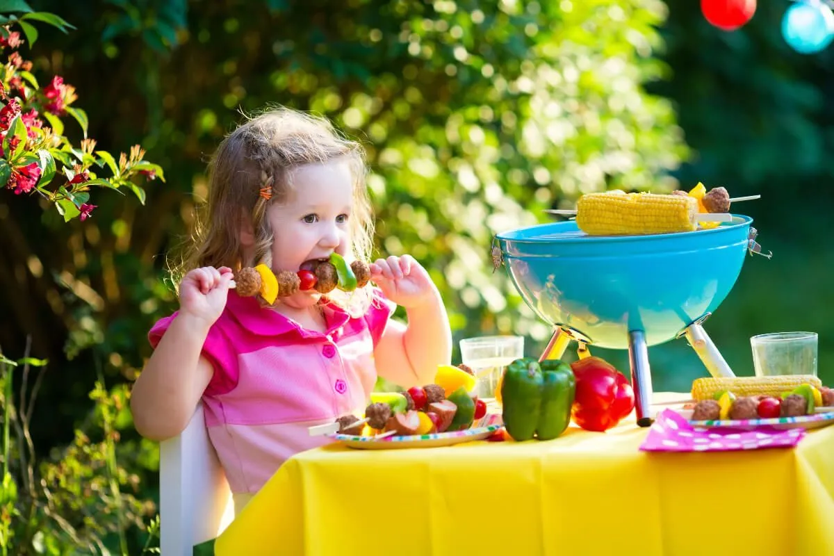 A gyerekeket is könnyedén bevonhatjuk a sütögetésbe (Shutterstock)