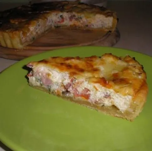 Sonkás-kolbászos pite recept