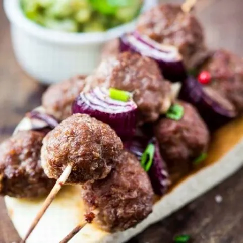 Török sis köfte (nyárson sült fasírt) recept