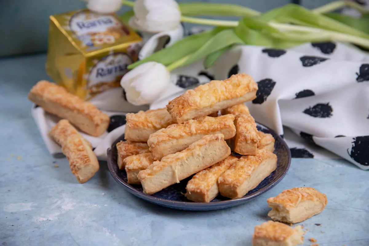 Omlós sajtos rúd recept