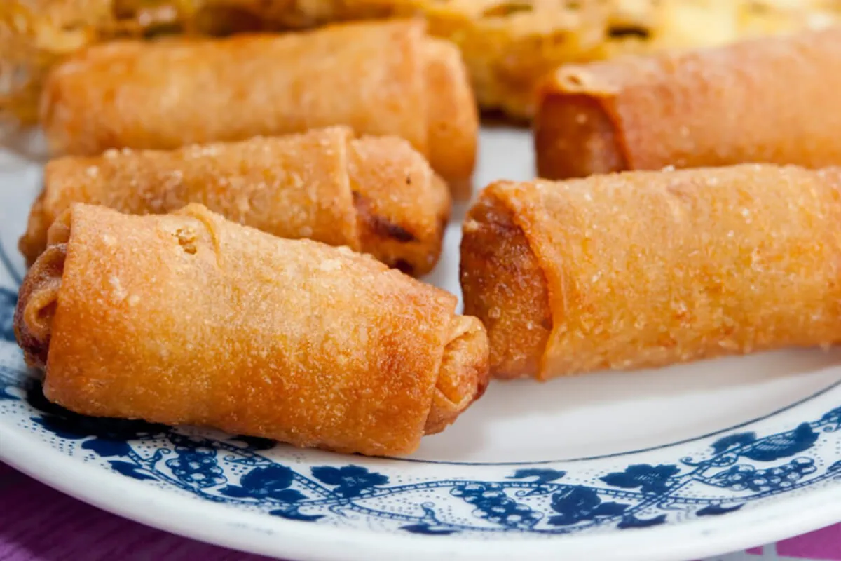 Tavaszi tekercs csirkehússal töltve recept