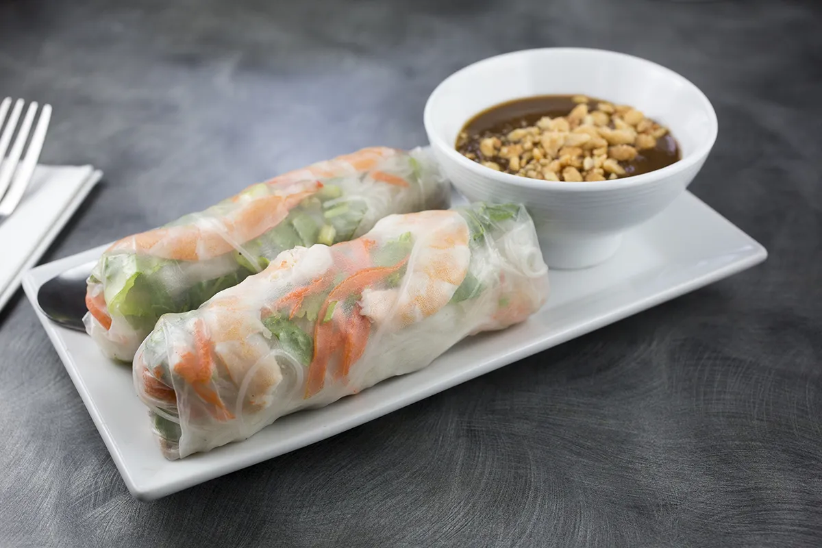 Vietnámi nyári tekercs mogyorós mártogatóval recept