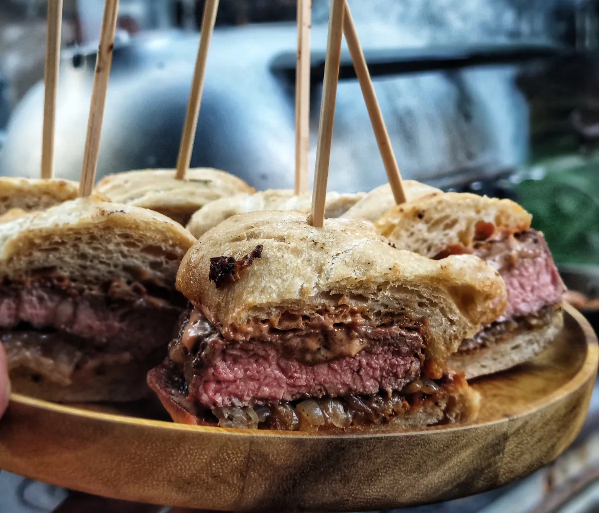 Steak szendvics recept