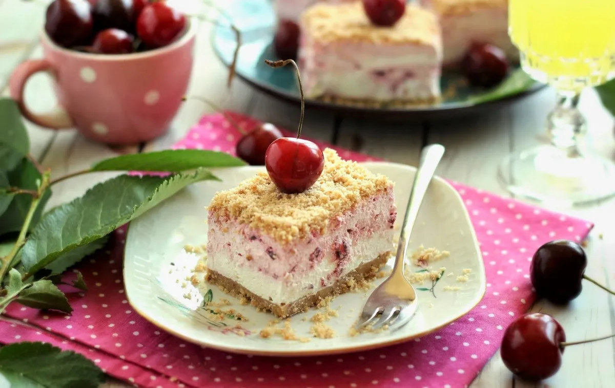 Bonbonmeggyes habszelet recept