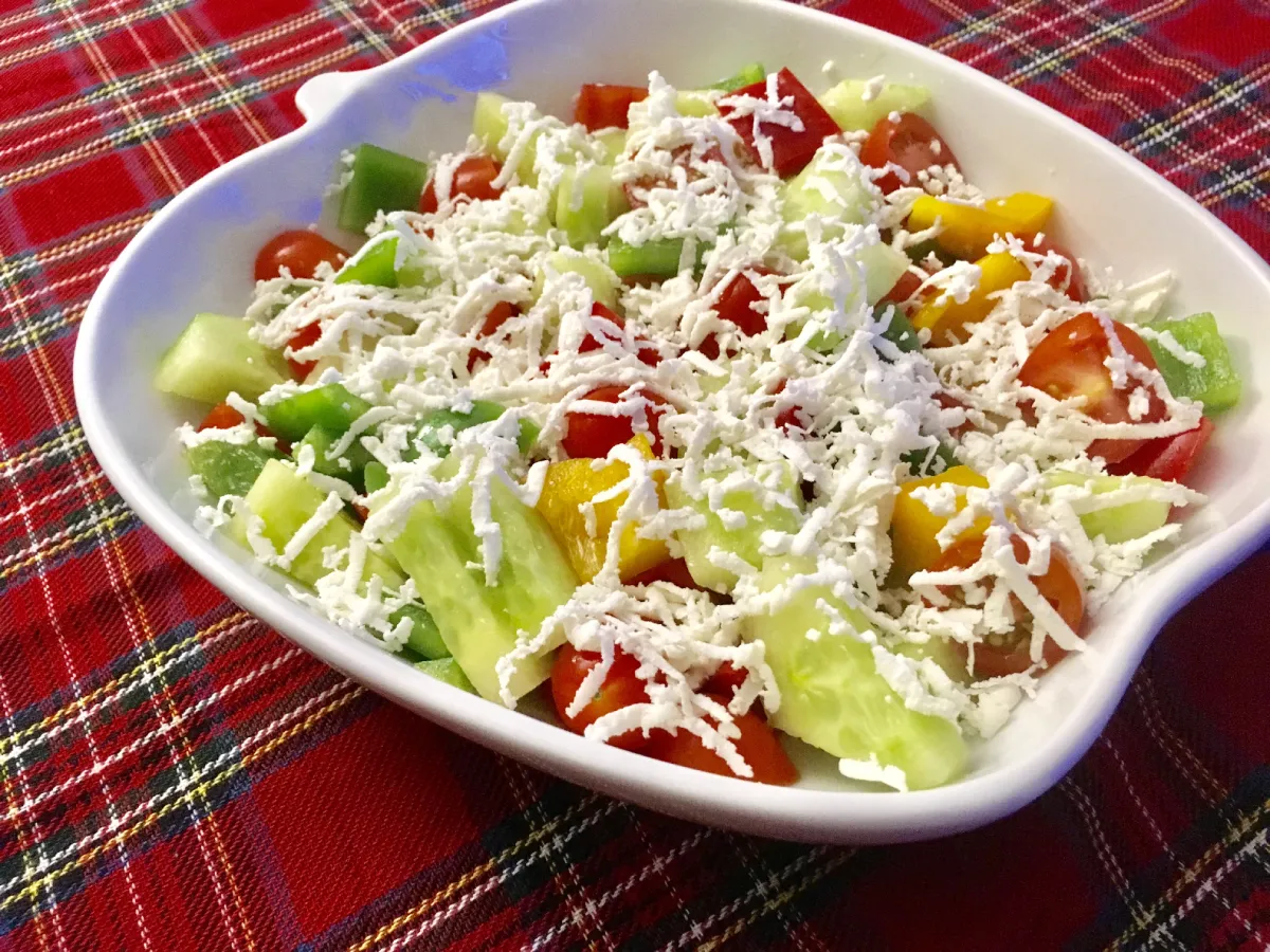 Az eredeti bolgár sopszka saláta recept