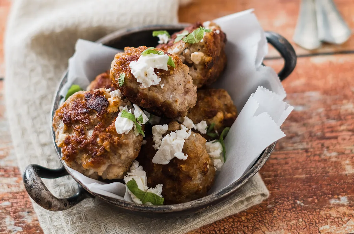 Fetás pulykagolyók mentás-joghurtos öntettel recept