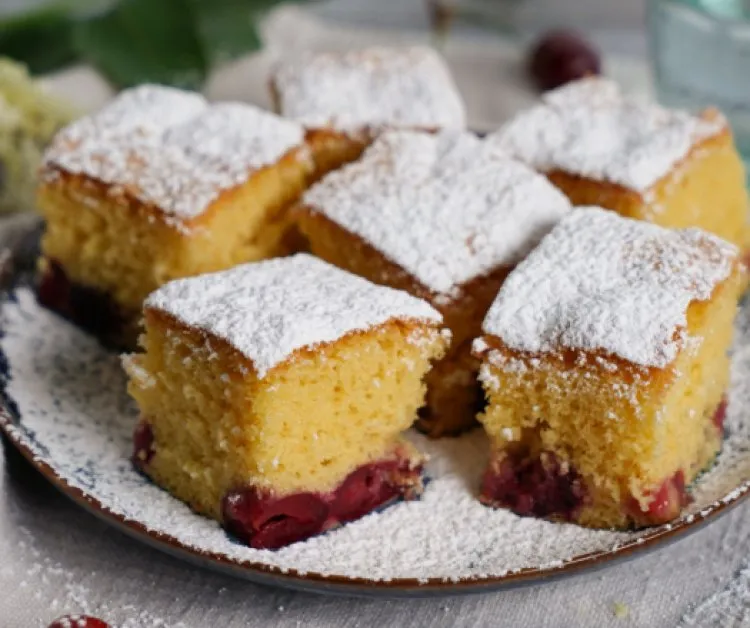 Vizes piskóta cseresznyével recept