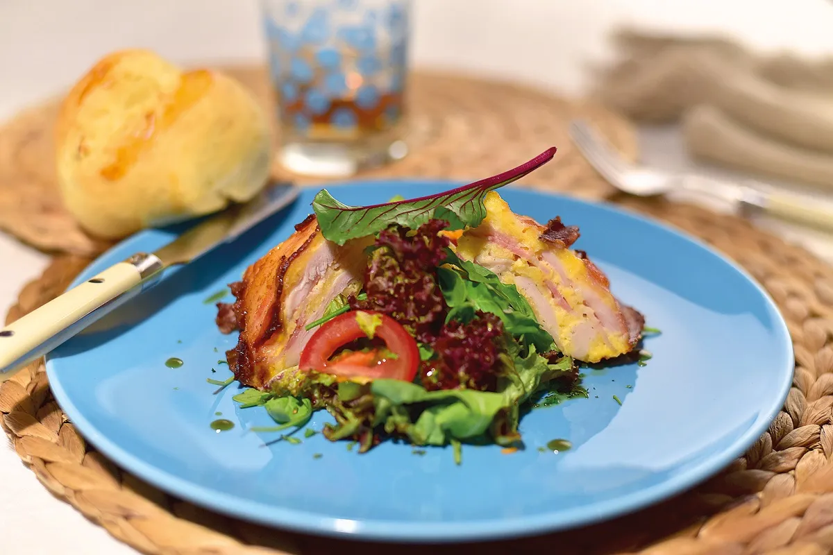 Sajtos-baconös rakott csirkemell recept